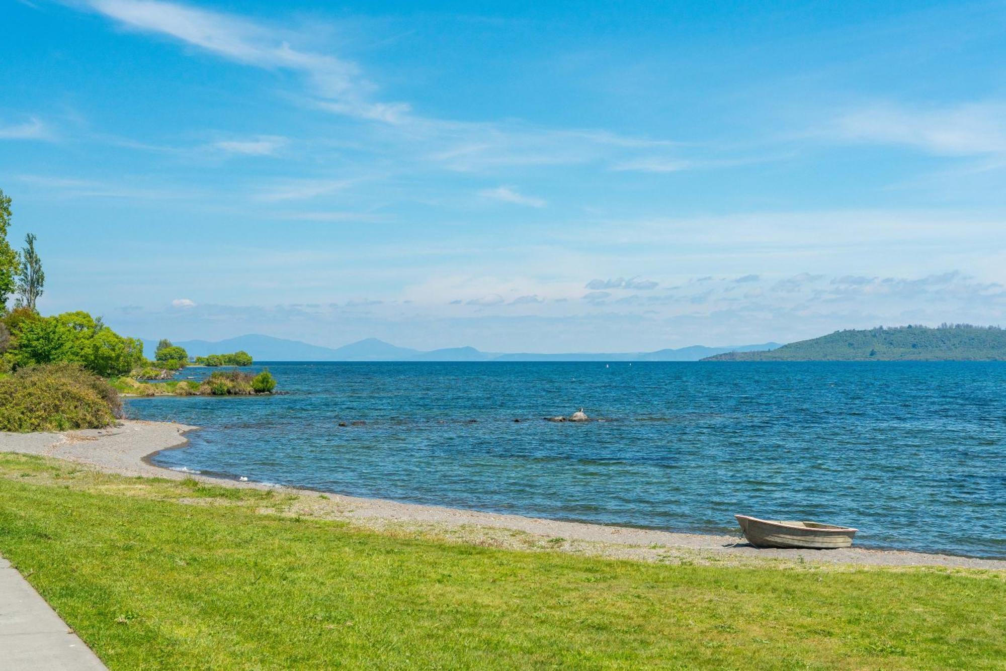 Lakeview Cottage - Rainbow Point Holiday Home Таупо Екстериор снимка