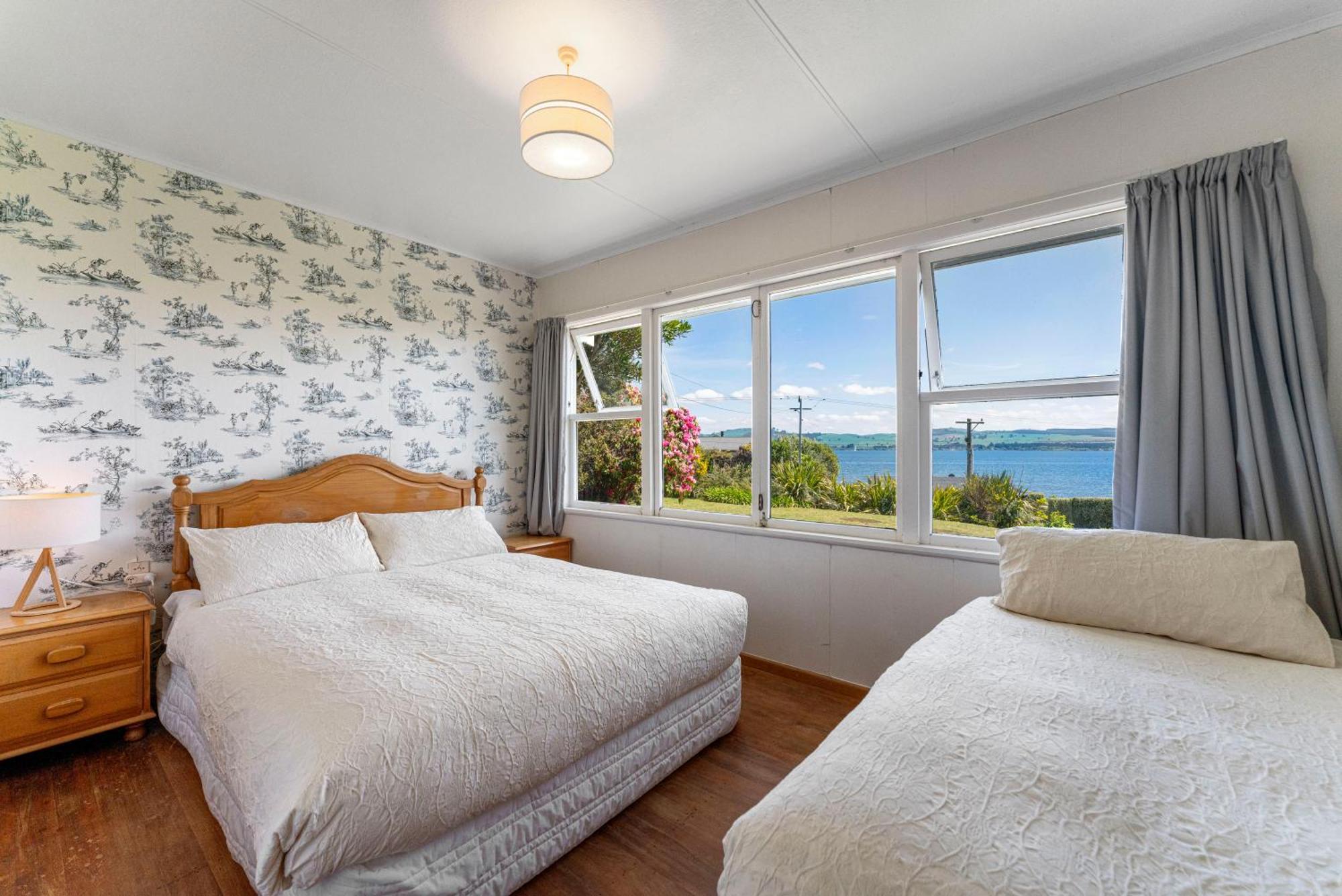 Lakeview Cottage - Rainbow Point Holiday Home Таупо Екстериор снимка