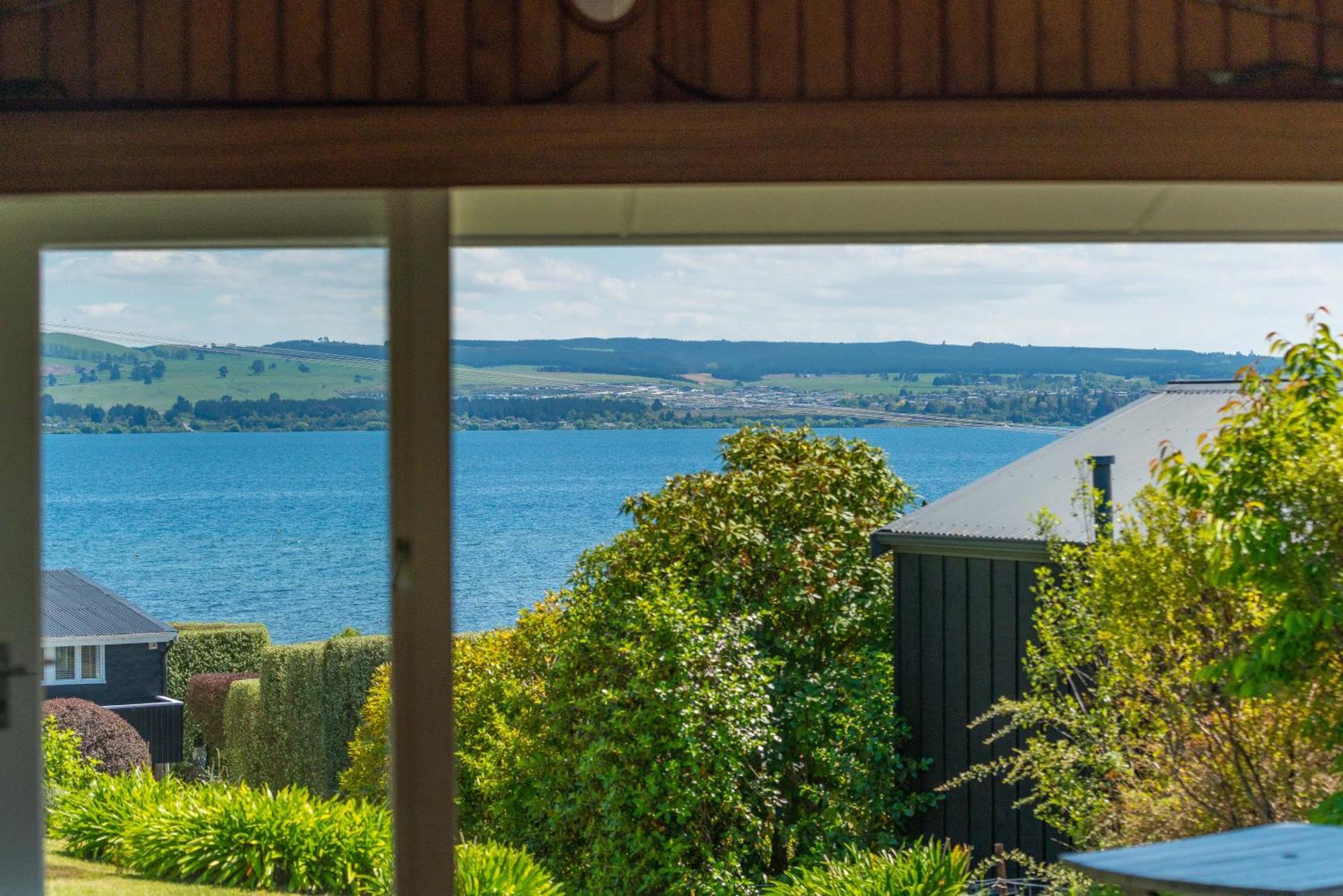 Lakeview Cottage - Rainbow Point Holiday Home Таупо Екстериор снимка